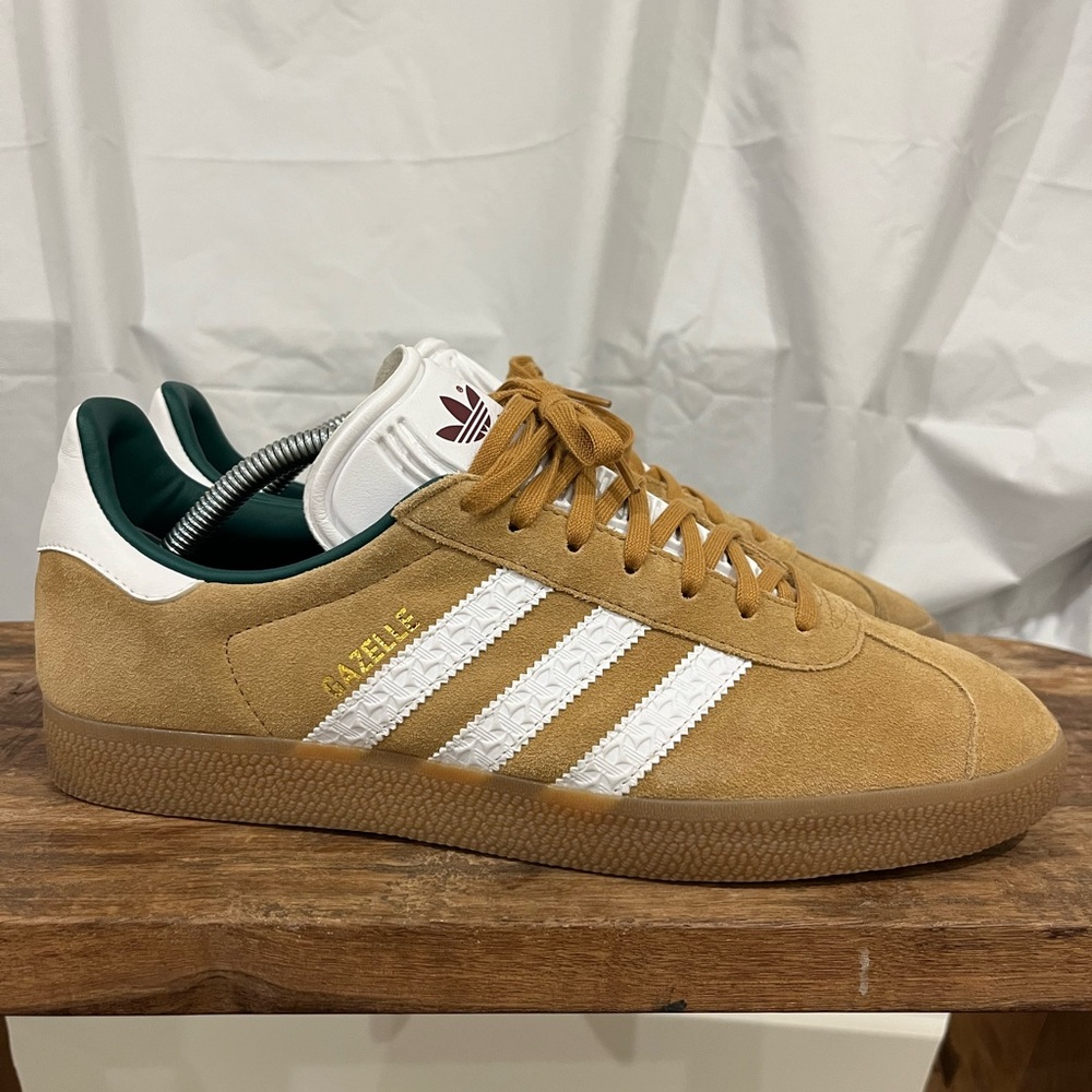 LIKE NEW!! Adidas Gazelle - men’s size 9.5